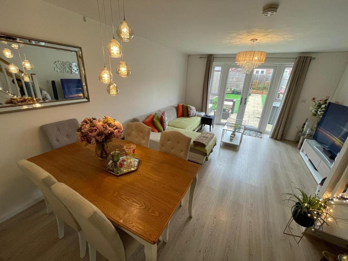 Comet Place Wellingborough Bagian luar foto